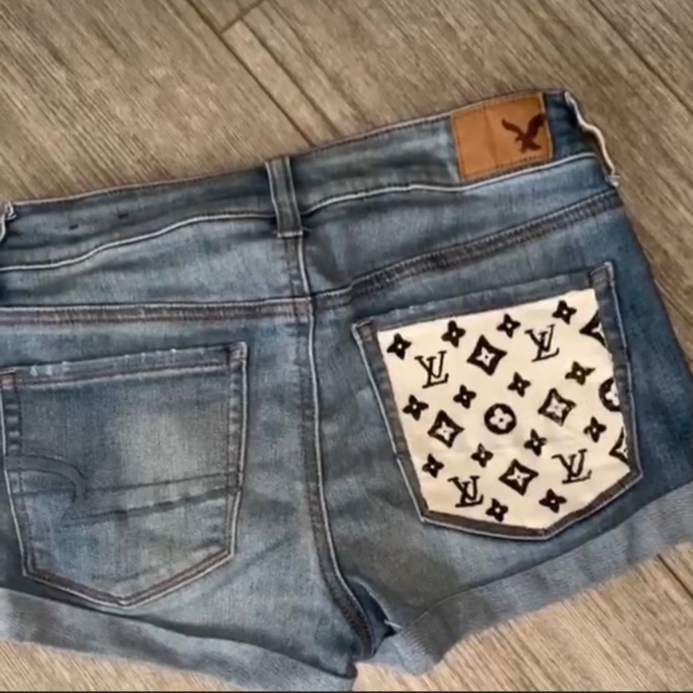 American Eagle size 4 peep the back pocket